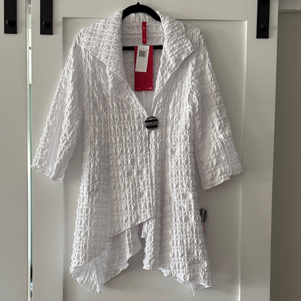 IC by Connie K White Pucker Jacket / Blouse with One-Button Closure